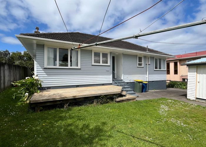  at 32 Kaikoura Street, Henderson, Waitakere City, Auckland