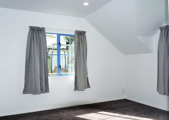  at 2/19A  Heathglen Pl, Bayview, North Shore City, Auckland