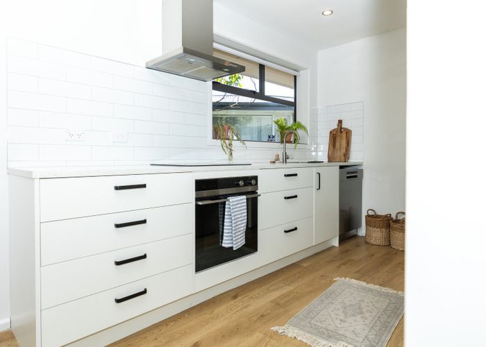  at 6 Gladson Avenue, Sockburn, Christchurch