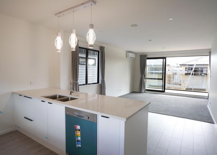  at 6/19 Kingdale Road, Henderson, Auckland