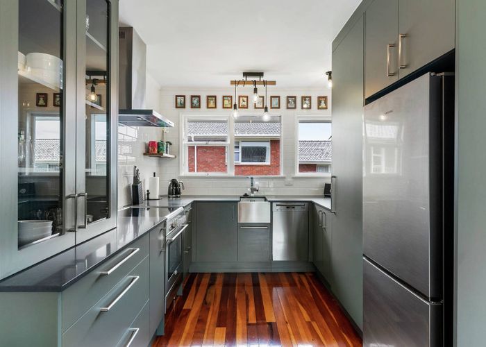  at 2/6 Pine Terrace, Howick, Manukau City, Auckland