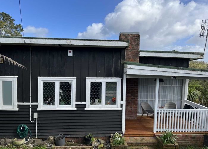  at 14 Fairmount Road, Titirangi, Waitakere City, Auckland