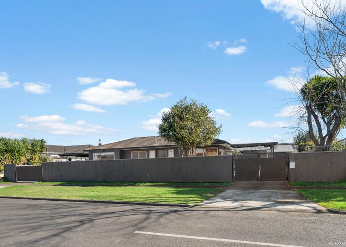  at 2/23 Kimpton Road, Papatoetoe, Auckland