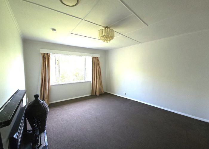  at 43 Lyndfield Lane, Newlands, Wellington