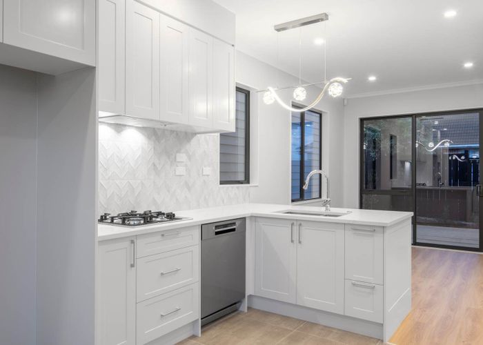  at 8B Andrew Road, Howick, Manukau City, Auckland