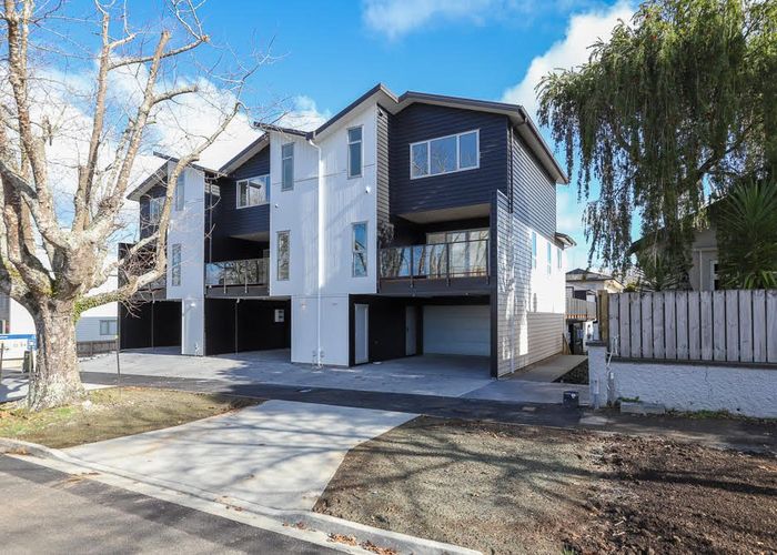  at 4/14 Hammond Street, Hamilton Central, Hamilton
