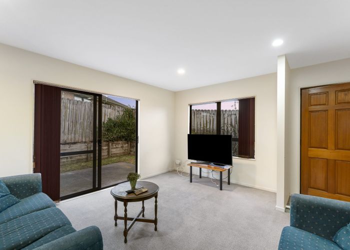  at 6 Loughinisland Place, Weymouth, Manukau City, Auckland