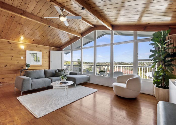  at 27 Valley View Road, Glenfield, Auckland