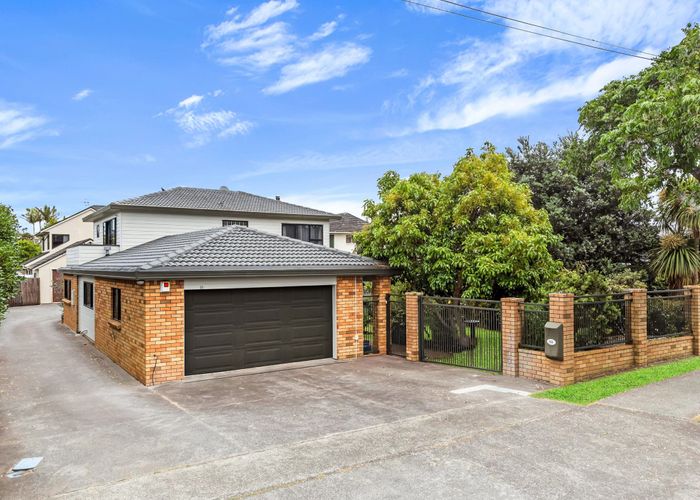  at 2/18 Eastern Beach Road, Eastern Beach, Auckland