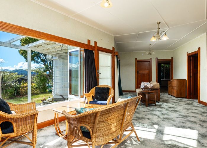  at 8 Taranaki Street, Picton