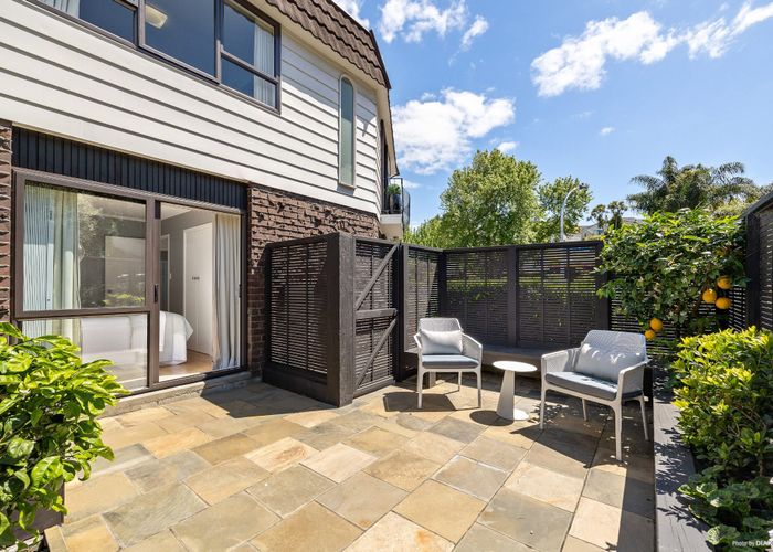  at 2/47 Vale Road, St Heliers, Auckland