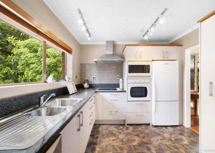  at 49 Gledstane Road, Stanmore Bay, Whangaparaoa