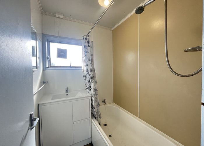  at 2/1 Leigh Terrace, Bayview, North Shore City, Auckland