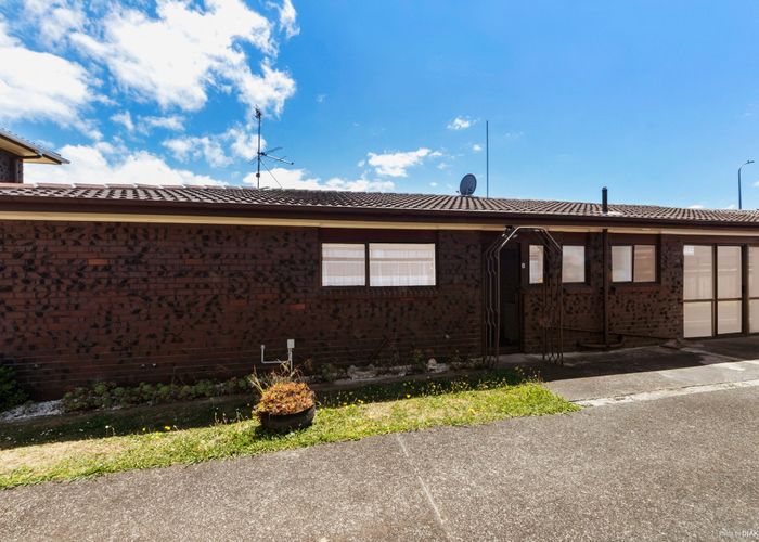  at 2/495 Blockhouse Bay Road, Blockhouse Bay, Auckland