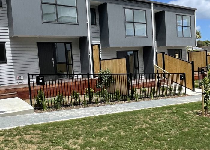  at 17/250 Great North Road, Henderson, Waitakere City, Auckland