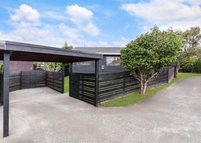  at 4/7 Vera Road, Te Atatu South, Waitakere City, Auckland
