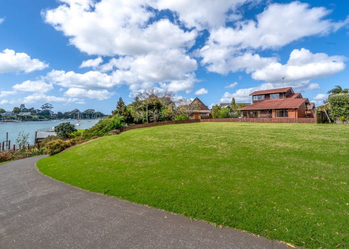  at 2/10 Dayspring Way, Pakuranga, Manukau City, Auckland