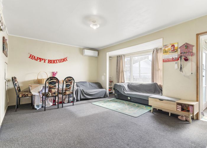 at 5/215 Swanson Road, Henderson, Waitakere City, Auckland