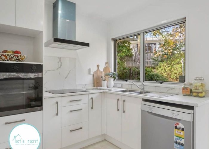  at 2/21 Cosy Place, Howick, Manukau City, Auckland