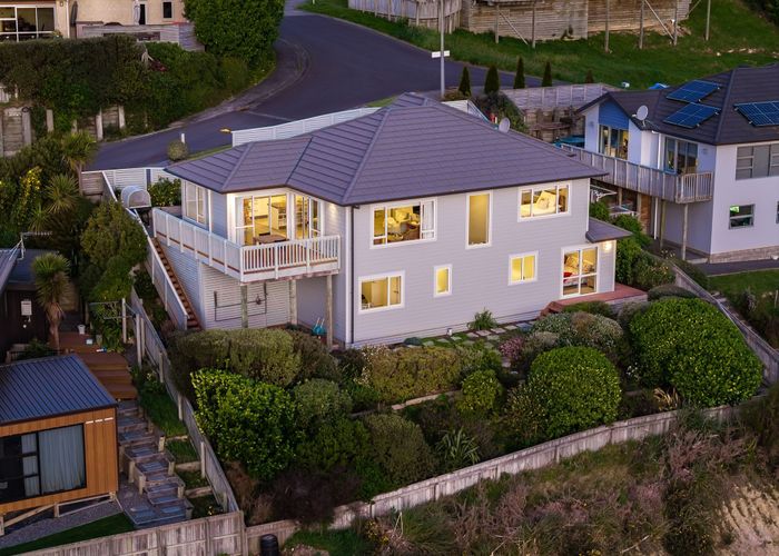  at 8 Bluejacket Place, Whitby, Porirua, Wellington