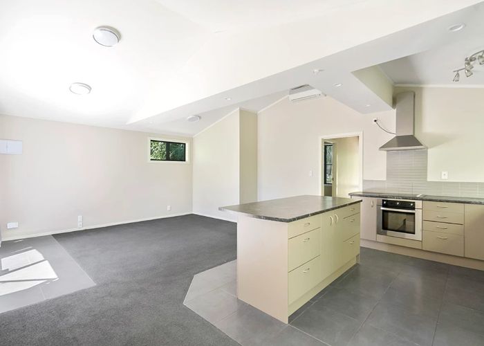  at 2/8a Montressor Place, Mellons Bay, Manukau City, Auckland