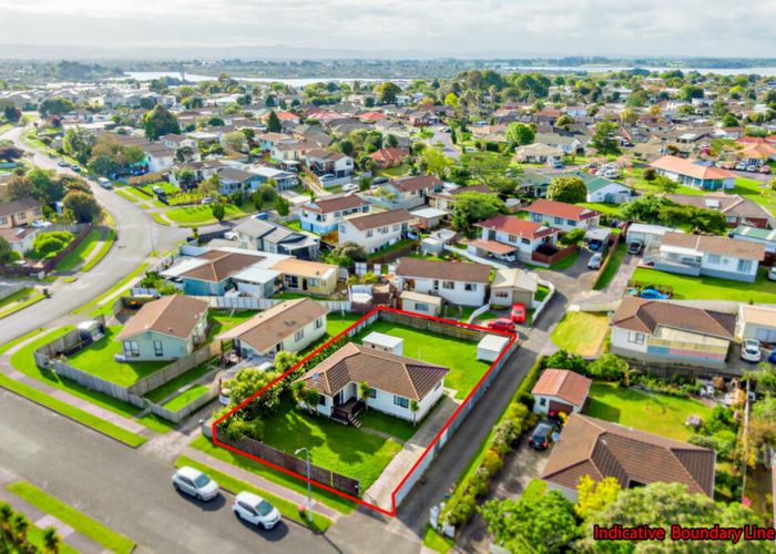  at 4 Blackgate Place, Weymouth, Auckland