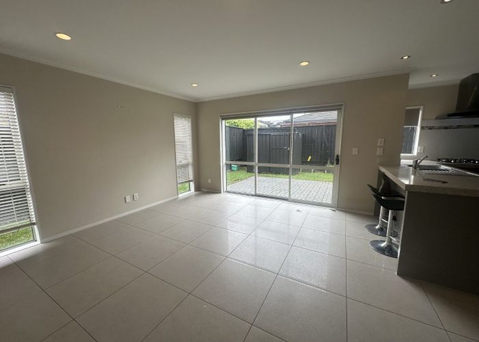  at 4 Lorenzo Way, Flat Bush, Manukau City, Auckland