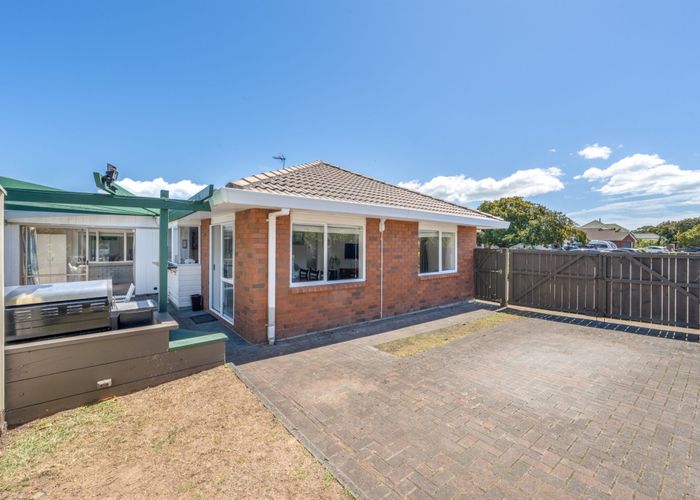  at 21 Jan Higgins Place, Golflands, Auckland