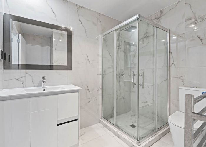  at 8E Kent Road, Manurewa, Auckland