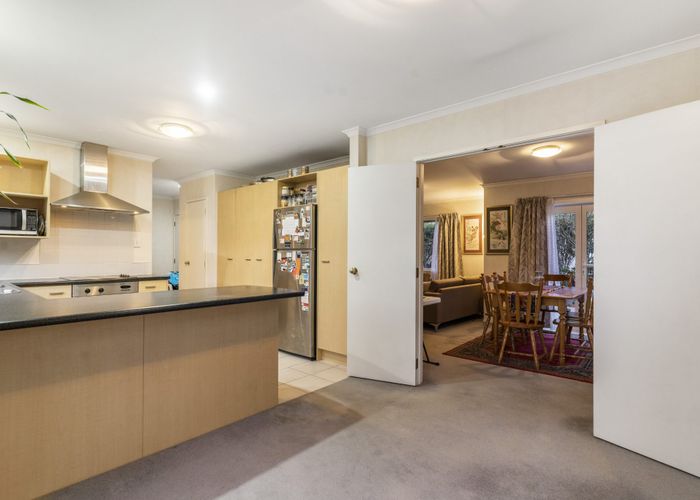  at 17 Stolford Crescent, New Lynn, Auckland