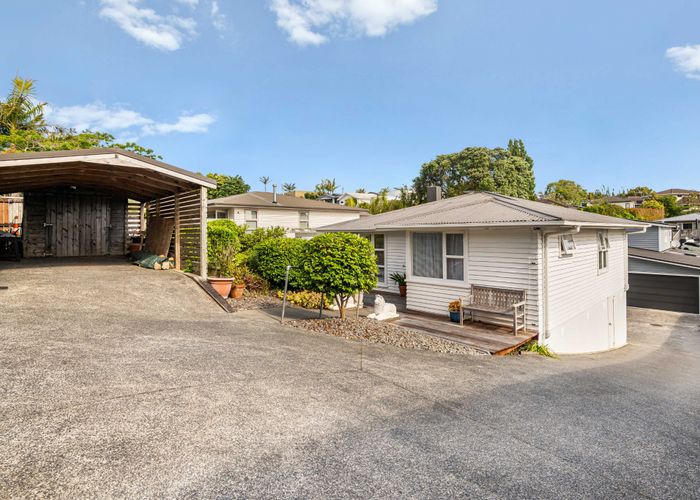  at 18 Selwyn Crescent, Forrest Hill, North Shore City, Auckland