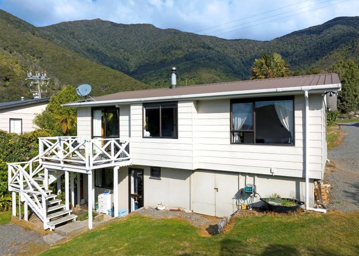  at 3 Field Terrace, Okiwi Bay, French Pass