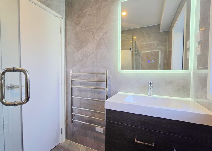 at 4/23 Melton Road, Mount Wellington, Auckland City, Auckland