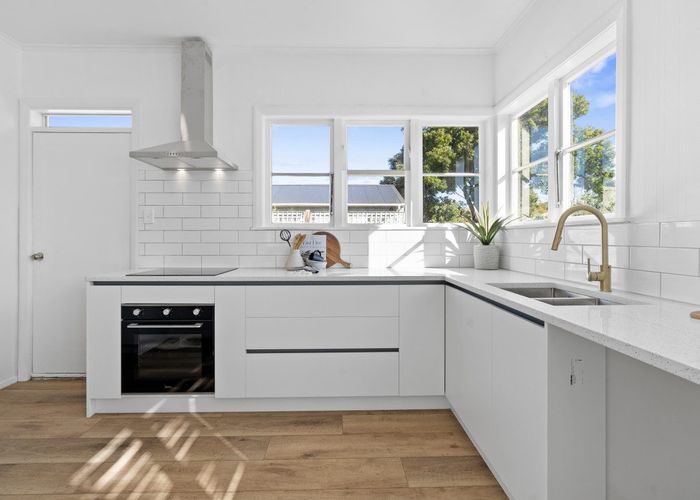  at 9 Parry Street, Sandringham, Auckland