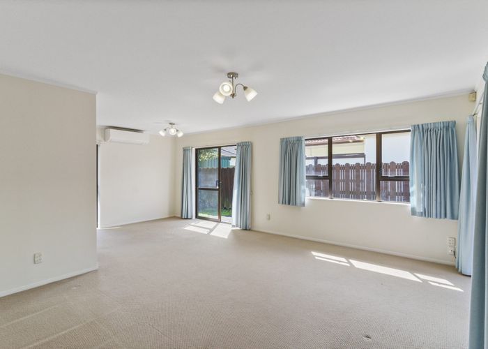  at 2/5 Golflands Drive, Golflands, Manukau City, Auckland