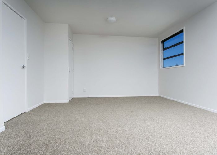  at 3/18 Sunnyhaven Avenue, Beach Haven, Auckland