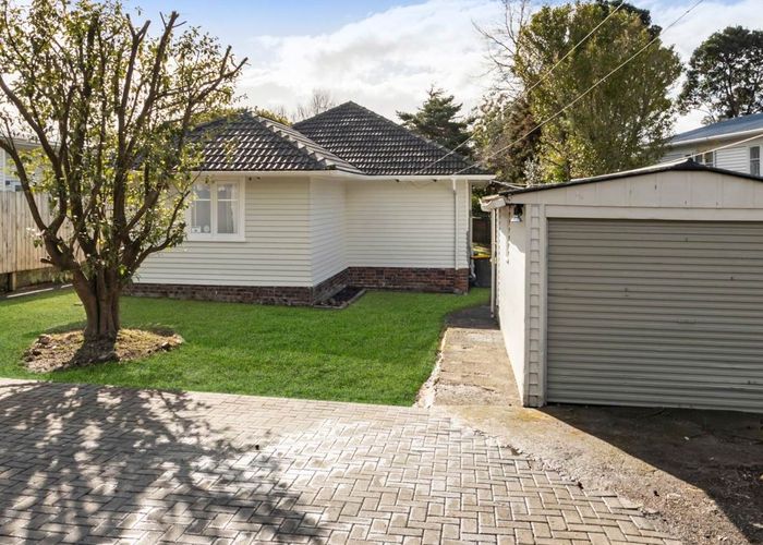  at 33 Puketea Street, Blockhouse Bay, Auckland
