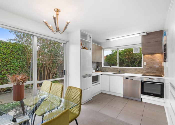  at 35 Montclare Avenue, Avonhead, Christchurch City, Canterbury