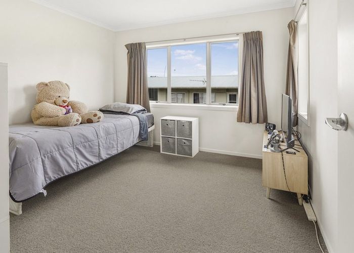  at 19H Inverness Avenue, Hamilton East, Hamilton