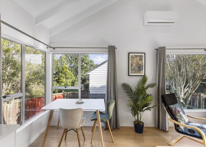  at 2/14 Cresta Avenue, Beach Haven, Auckland