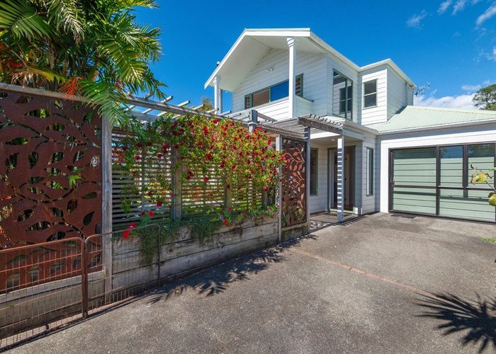  at 2/13 Montgomery Avenue, Belmont, North Shore City, Auckland