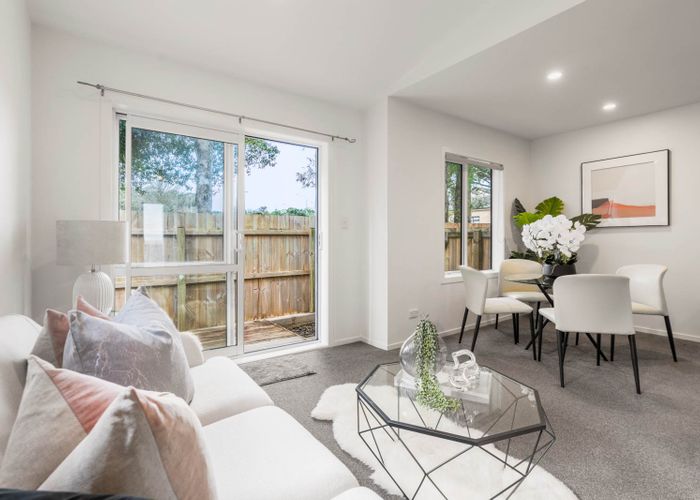  at 4/30 John Jennings Drive, Oteha, Auckland