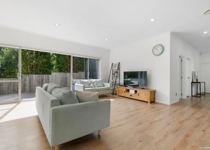  at 86 Pupuke Road, Hillcrest, Auckland