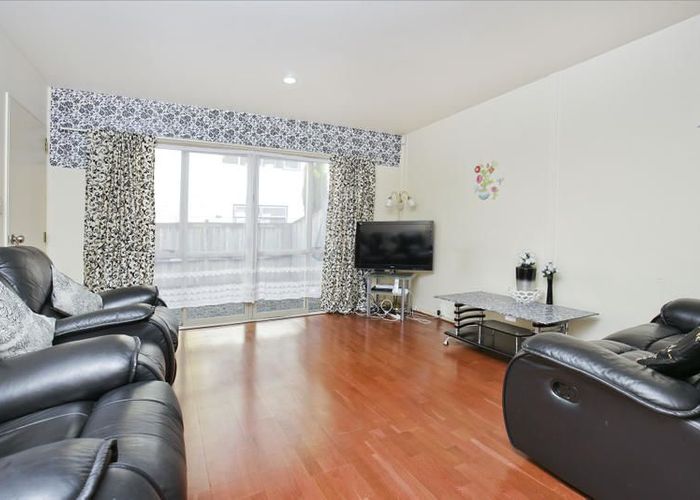  at 5/4 Ambrico Place, New Lynn, Waitakere City, Auckland