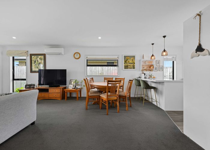  at 8/11 Errol Close, Burbush, Hamilton