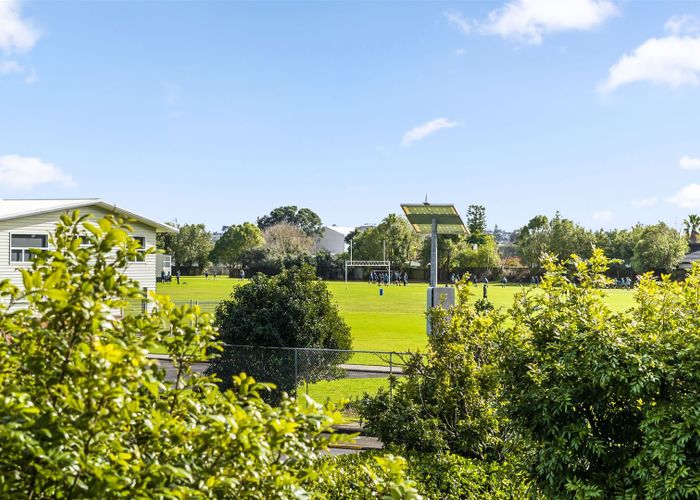  at 4/15 Harbour View Road, Te Atatu Peninsula, Auckland