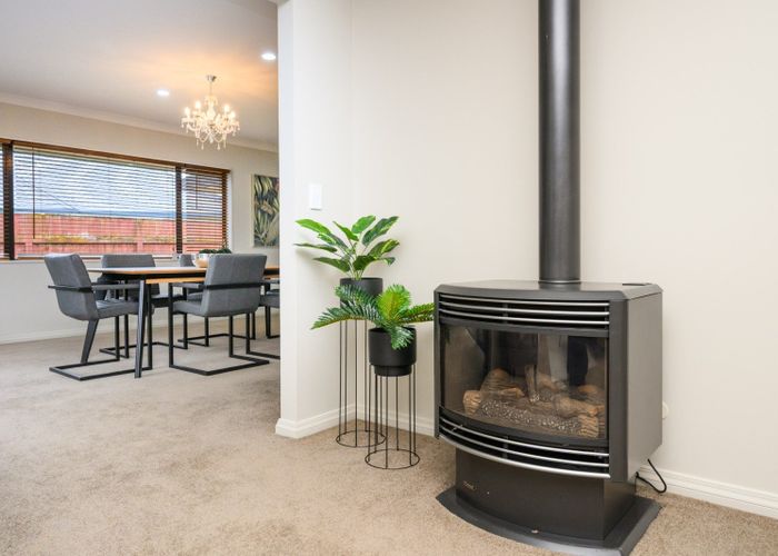  at 6 Ron Place, Fitzherbert, Palmerston North, Manawatu / Whanganui