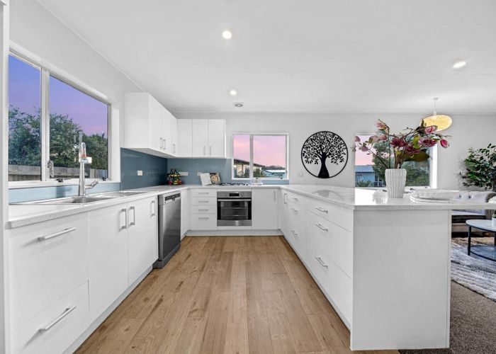  at 10 Ohira Place, Henderson, Waitakere City, Auckland