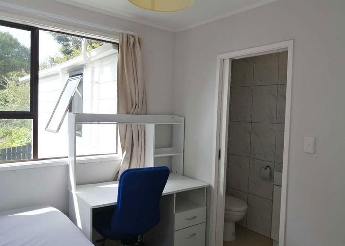  at 4 Garner Place, Glenfield, Auckland