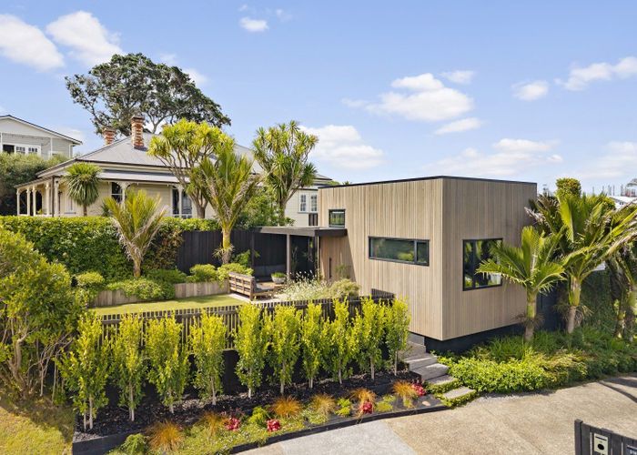  at 1/14 Colonial Road, Birkenhead, North Shore City, Auckland